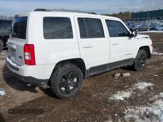 2016 Jeep Patriot Sport with VIN 1C4NJPBA8GD666981, listed as a IAAI auction lot 41408318 with 111,093 mi miles and . Bid and sale history available at DreamBid. Image 4.