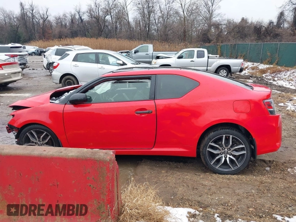 2015 Scion tC z VIN JTKJF5C79FJ013303, wystawiony jako IAAI lot #41581714 z przebiegiem Nie podano mil oraz . Historia ofert i sprzedaży dostępna na DreamBid. Obrazek 14.