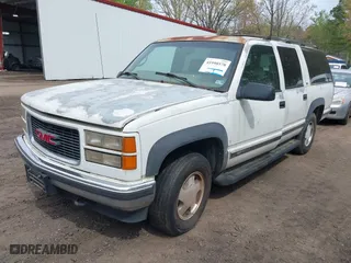 1999 GMC Suburban with VIN 1GKFK16R4XJ798754, listed as a IAAI auction lot 41998578 with 266,899 mi miles. Bid and sale history available at carsss.com. Image 2.