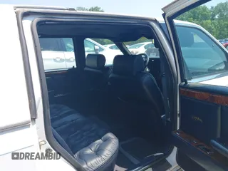 1993 Chrysler New Yorker z VIN 1C3XV66LXPD158485, wystawiony jako IAAI lot #42457031 z przebiegiem 87 441 mil mil oraz . Historia ofert i sprzedaży dostępna na DreamBid. Obrazek 8.