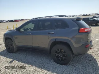 2015 Jeep Cherokee Trailhawk z VIN 1C4PJMBS2FW610618, wystawiony jako Copart lot #52243625 z przebiegiem 136 234 mil mil oraz Szkoda całkowita • Salvage title. Historia ofert i sprzedaży dostępna na DreamBid. Obrazek 2.