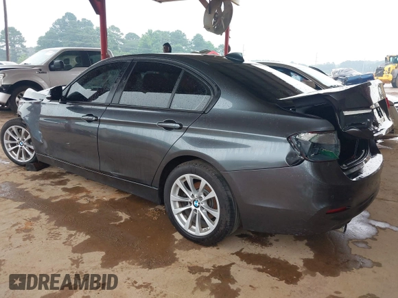 2016 BMW 3 Series 320i z VIN WBA8A9C54GK617747, wystawiony jako IAAI lot #42342518 z przebiegiem Nie podano mil oraz . Historia ofert i sprzedaży dostępna na DreamBid. Obrazek 3.