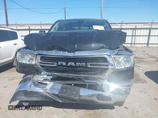 2020 Ram 1500 Big Horn z VIN 1C6SRFFT7LN137051, wystawiony jako IAAI lot #41839681 z przebiegiem 45 385 mil mil oraz . Historia ofert i sprzedaży dostępna na DreamBid. Obrazek 12.