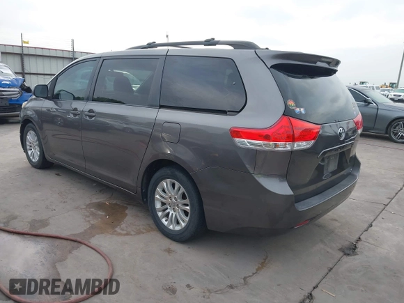 2011 Toyota Sienna XLE AAS with VIN 5TDYK3DC1BS136012, listed as a IAAI auction lot 41869637 with 231,418 mi miles. Bid and sale history available at carsss.com. Image 3.