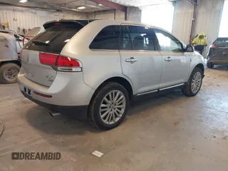 2012 Lincoln MKX z VIN 2LMDJ8JK6CBL06779, wystawiony jako IAAI lot #42211295 z przebiegiem 176 165 mil mil oraz . Historia ofert i sprzedaży dostępna na DreamBid. Obrazek 4.