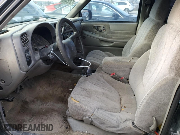2001 GMC Sonoma SLS 1SG z VIN 1GTCS19W318247147, wystawiony jako Copart lot #83135464 z przebiegiem 292 056 mil mil oraz Szkody całkowita. Historia ofert i sprzedaży dostępna na DreamBid. Obrazek 7.