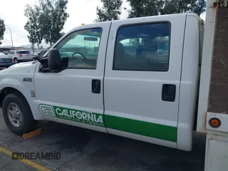 1999 Ford F-350 with VIN 1FDSW34S7XEC82702, listed as a IAAI auction lot 40346052 with 142,159 mi miles and . Bid and sale history available at DreamBid. Image 14.