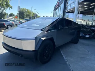 2024 Tesla Cybertruck z VIN 7G2CEHED6RA004507, wystawiony jako Copart lot #54939974 z przebiegiem 387 mil mil oraz . Historia ofert i sprzedaży dostępna na DreamBid. Obrazek 2.