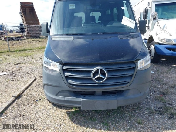 2019 Mercedes-Benz Sprinter Passenger Van with VIN WDZPF0CD5KP160624, listed as a IAAI auction lot 41709866 with NaN miles. Bid and sale history available at carsss.com. Image 12.