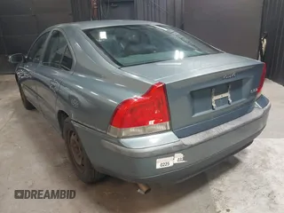 2001 Volvo S60 with VIN YV1RS61R412069484, listed as a IAAI auction lot 41598380 with 185,219 mi miles. Bid and sale history available at carsss.com. Image 3.