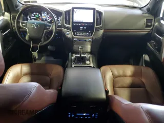 2020 Toyota Land Cruiser z VIN JTMCY7AJ5L4094265, wystawiony jako Copart lot #49725175 z przebiegiem 85 180 mil mil oraz Szkoda całkowita • Salvage title. Historia ofert i sprzedaży dostępna na DreamBid. Obrazek 8.
