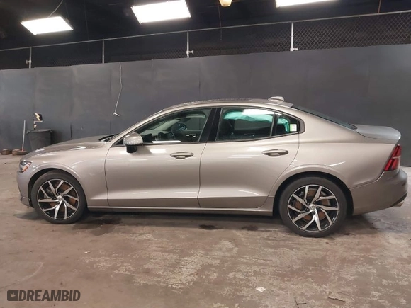 2020 Volvo S60 Momentum with VIN 7JRA22TKXLG048447, listed as a IAAI auction lot 41669639 with 52,744 mi miles. Bid and sale history available at carsss.com. Image 14.