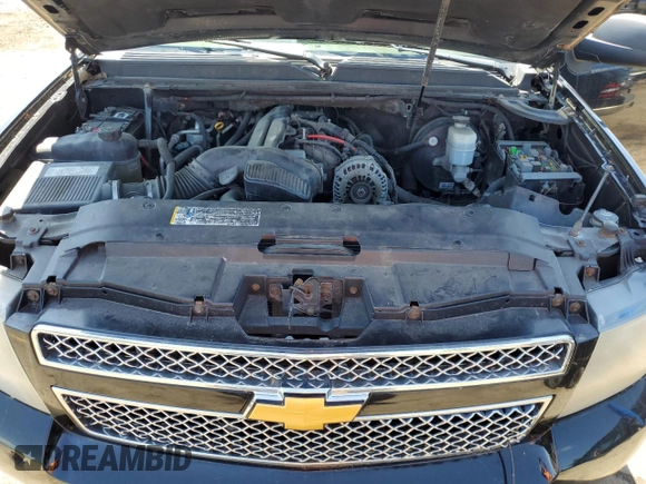 2008 Chevrolet Suburban LTZ z VIN 1GNFK16308R212830, wystawiony jako Copart lot #56477205 z przebiegiem 218 676 mil mil oraz Czysty tytuł • Clean title. Historia ofert i sprzedaży dostępna na DreamBid. Obrazek 12.