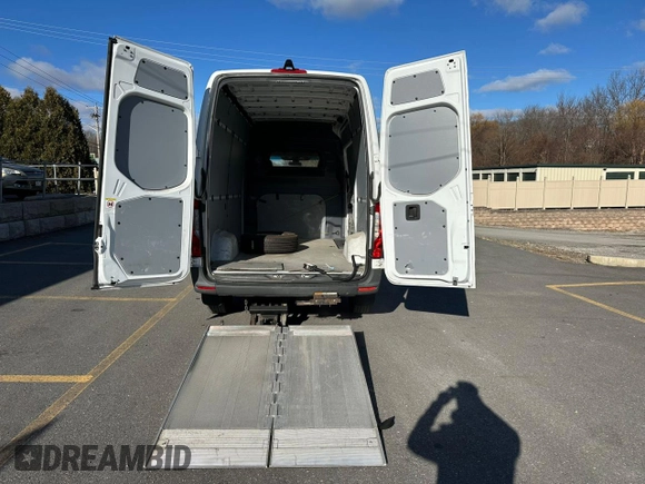 2021 Mercedes-Benz Sprinter with VIN W1Y4DBHYXMT046916, listed as a Copart auction lot 83578274 with 165,659 mi miles and Clean Title. Bid and sale history available at DreamBid. Image 5.