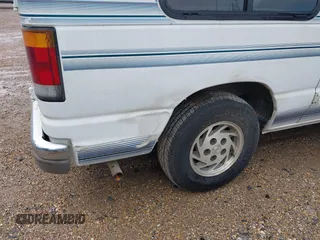 1992 Ford Econoline Cargo z VIN 1FDEE14N3NHA25465, wystawiony jako IAAI lot #42149941 z przebiegiem 172 438 mil mil oraz . Historia ofert i sprzedaży dostępna na DreamBid. Obrazek 6.