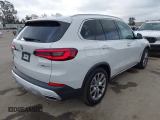 2021 BMW X5 xDrive40i with VIN 5UXCR6C03M9G36156, listed as a IAAI auction lot 42125009 with 30,877 mi miles. Bid and sale history available at carsss.com. Image 4.