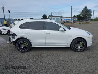 2016 Porsche Cayenne S E-Hybrid z VIN WP1AE2A22GLA17486, wystawiony jako IAAI lot #42229641 z przebiegiem 91 642 mil mil oraz . Historia ofert i sprzedaży dostępna na DreamBid. Obrazek 14.