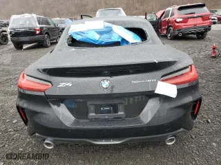 2025 BMW Z4 sDrive30i with VIN WBAHF3C06SWY43759, listed as a Copart auction lot 52188975 with 1,638 mi miles and Salvage Title. Bid and sale history available at carsss.com. Image 6.