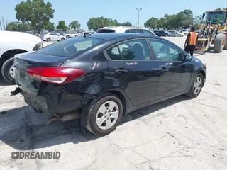 2018 Kia Forte LX z VIN 3KPFK4A70JE197056, wystawiony jako IAAI lot #42435555 z przebiegiem 79 805 mil mil oraz . Historia ofert i sprzedaży dostępna na DreamBid. Obrazek 4.