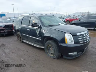 2012 Cadillac Escalade Luxury z VIN 1GYS4BEF7CR164684, wystawiony jako IAAI lot #41721178 z przebiegiem 275 660 mil mil oraz . Historia ofert i sprzedaży dostępna na DreamBid. Obrazek 1.
