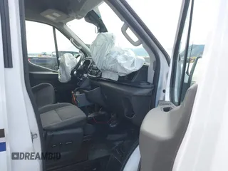 2022 Ford Transit z VIN 1FDBR1CG6NKA76214, wystawiony jako IAAI lot #42150218 z przebiegiem Nie podano mil oraz . Historia ofert i sprzedaży dostępna na DreamBid. Obrazek 5.