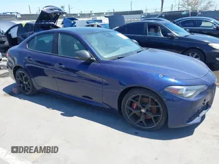 2020 Alfa Romeo Giulia z VIN ZARFAMANXL7626343, wystawiony jako IAAI lot #42072849 z przebiegiem 7 975 mil mil oraz . Historia ofert i sprzedaży dostępna na DreamBid. Obrazek 1.