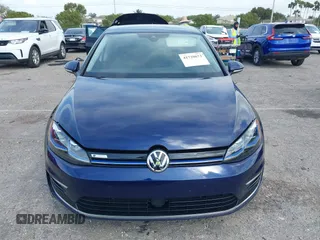 2019 Volkswagen Golf SEL Premium z VIN WVWPR7AU7KW914664, wystawiony jako IAAI lot #41720673 z przebiegiem 45 872 mil mil oraz . Historia ofert i sprzedaży dostępna na DreamBid. Obrazek 12.