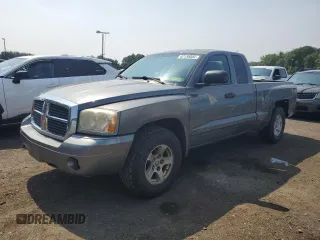2005 Dodge Dakota SLT with VIN 1D7HW42N05S140228, listed as a Copart auction lot 62136055 with 191,663 mi miles and Clean title. Bid and sale history available at DreamBid. Image 1.