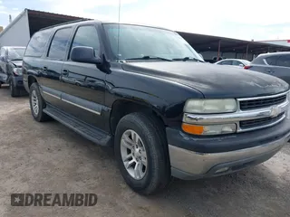 2003 Chevrolet Suburban LS with VIN 3GNEC16T03G334122, listed as a IAAI auction lot 41860521 with 195,648 mi miles. Bid and sale history available at carsss.com. Image 1.