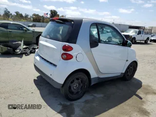 2012 Smart fortwo Pure z VIN WMEEJ3BA9CK561933, wystawiony jako Copart lot #53356835 z przebiegiem 67 587 mil mil oraz Nie do naprawy • Non repairable. Historia ofert i sprzedaży dostępna na DreamBid. Obrazek 3.