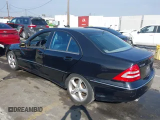 2006 Mercedes-Benz C 230 Sport z VIN WDBRF52HX6F771656, wystawiony jako IAAI lot #41603560 z przebiegiem 134 712 mil mil oraz . Historia ofert i sprzedaży dostępna na DreamBid. Obrazek 3.