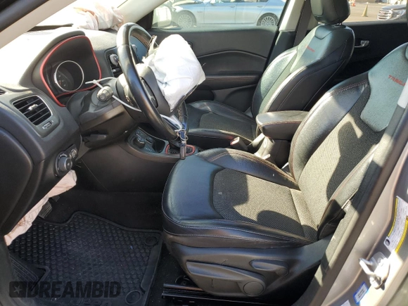 2020 Jeep Compass Trailhawk z VIN 3C4NJDDB9LT106573, wystawiony jako Copart lot #47480195 z przebiegiem 87 935 mil mil oraz Nie do naprawy • Non repairable. Historia ofert i sprzedaży dostępna na DreamBid. Obrazek 7.