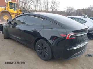 2024 Tesla Model 3 z VIN 5YJ3E1EA8RF755840, wystawiony jako IAAI lot #41677744 z przebiegiem 9 695 mil mil oraz . Historia ofert i sprzedaży dostępna na DreamBid. Obrazek 3.