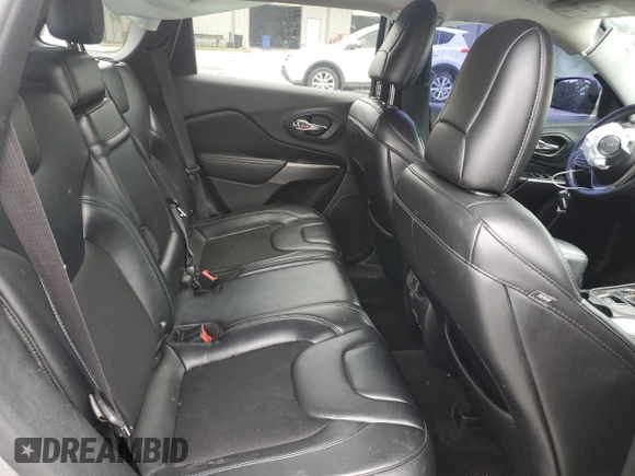 2019 Jeep Cherokee Latitude Plus with VIN 1C4PJLLB8KD176302, listed as a Copart auction lot 58181595 with 175,661 mi miles and Salvage title. Bid and sale history available at DreamBid. Image 10.