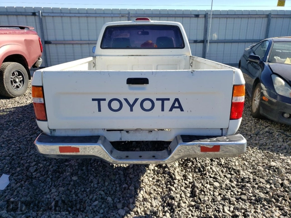 1994 Toyota Pickup DX z VIN JT4RN81P0R5200010, wystawiony jako Copart lot #89184805 z przebiegiem 123 270 mil mil oraz Szkoda całkowita • Salvage title. Historia ofert i sprzedaży dostępna na DreamBid. Obrazek 6.