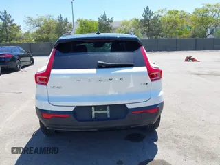 2022 Volvo XC40 R-Design with VIN YV4162UM1N2739706, listed as a IAAI auction lot 42193001 with 15,579 mi miles and . Bid and sale history available at DreamBid. Image 17.
