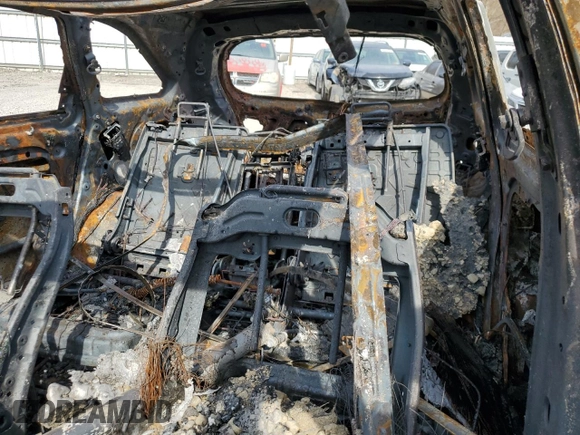2016 Kia Sorento SX z VIN 5XYPKDA55GG030643, wystawiony jako Copart lot #47497395 z przebiegiem Nie podano mil oraz Szkoda całkowita • Salvage title. Historia ofert i sprzedaży dostępna na DreamBid. Obrazek 10.