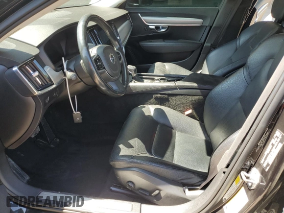 2017 Volvo S90 Momentum with VIN YV1A22MK8H1004500, listed as a Copart auction lot 49514025 with 85,847 mi miles and Clean Title. Bid and sale history available at carsss.com. Image 7.