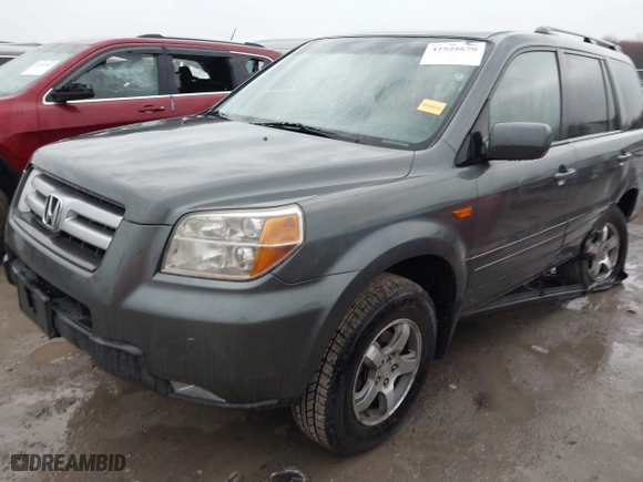 2008 Honda Pilot SE with VIN 5FNYF18378B003044, listed as a IAAI auction lot 41928670 with 204,640 mi miles. Bid and sale history available at carsss.com. Image 2.