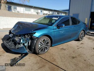 2025 Toyota Camry LE z VIN 4T1DAACK3SU515504, wystawiony jako Copart lot #56757995 z przebiegiem 6 470 mil mil oraz Szkoda całkowita • Salvage title. Historia ofert i sprzedaży dostępna na DreamBid. Obrazek 1.