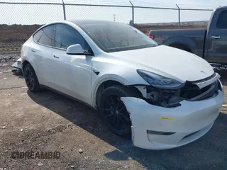 2022 Tesla Model Y Long Range with VIN 7SAYGDEE4NF428434, listed as a IAAI auction lot 41578503 with 35,460 mi miles. Bid and sale history available at carsss.com. Image 1.