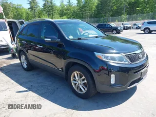 2015 Kia Sorento LX z VIN 5XYKTCA63FG611714, wystawiony jako IAAI lot #42415227 z przebiegiem 126 853 mil mil oraz . Historia ofert i sprzedaży dostępna na DreamBid. Obrazek 1.