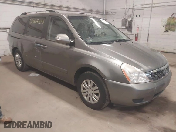 2011 Kia Sedona LX with VIN KNDMG4C78B6363742, listed as a IAAI auction lot 42063426 with 199,828 mi miles. Bid and sale history available at carsss.com. Image 1.