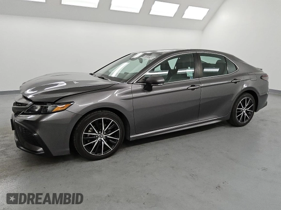 2022 Toyota Camry SE with VIN 4T1T11AK4NU633449, listed as a Copart auction lot 53923245 with 58,810 mi miles and Clean Title. Bid and sale history available at DreamBid. Image 1.
