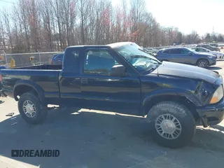 2000 GMC Sonoma SLS w/1SJ Pkg with VIN 1GTCT19W5Y8181305, listed as a IAAI auction lot 41694074 with 243,564 mi miles. Bid and sale history available at carsss.com. Image 13.