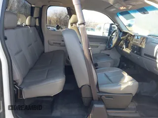 2010 Chevrolet Silverado 1500 with VIN 1GCSKPE31AZ229573, listed as a IAAI auction lot 41203758 with 128,175 mi miles and . Bid and sale history available at DreamBid. Image 8.