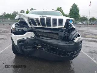 2022 Jeep Cherokee Trailhawk z VIN 1C4PJMBX1ND500729, wystawiony jako IAAI lot #42235098 z przebiegiem 60 354 mil mil oraz . Historia ofert i sprzedaży dostępna na DreamBid. Obrazek 12.