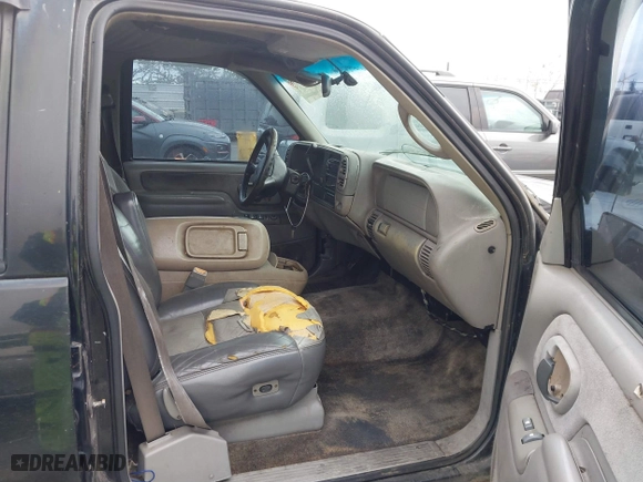 2000 Chevrolet Tahoe Limited with VIN 1GNEC13R7YR151624, listed as a IAAI auction lot 41785878 with 227,576 mi miles. Bid and sale history available at carsss.com. Image 5.