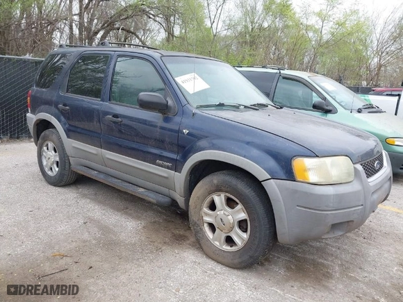 2002 Ford Escape XLT Choice with VIN 1FMYU03122KB98126, listed as a IAAI auction lot 41931702 with 225,401 mi miles. Bid and sale history available at carsss.com. Image 1.