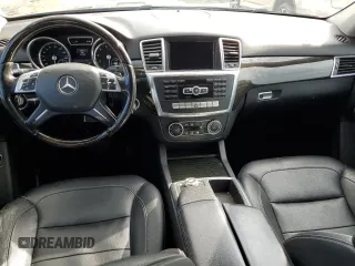 2015 Mercedes-Benz M 350 z VIN 4JGDA5JB1FA550043, wystawiony jako Copart lot #54179235 z przebiegiem 187 840 mil mil oraz Szkoda całkowita • Salvage title. Historia ofert i sprzedaży dostępna na DreamBid. Obrazek 8.